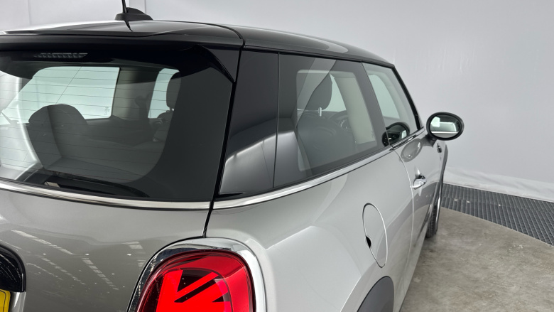 MINI Hatchback 1.5 Cooper Classic 3dr Auto Petrol Hatchback